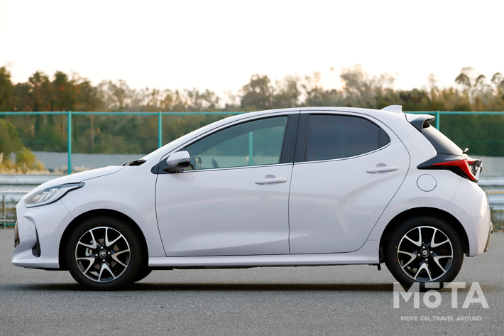 トヨタ 新型ヤリス（プロトタイプ）│1.5L ガソリンエンジンモデル│ボディカラー：アイスピンクメタリック