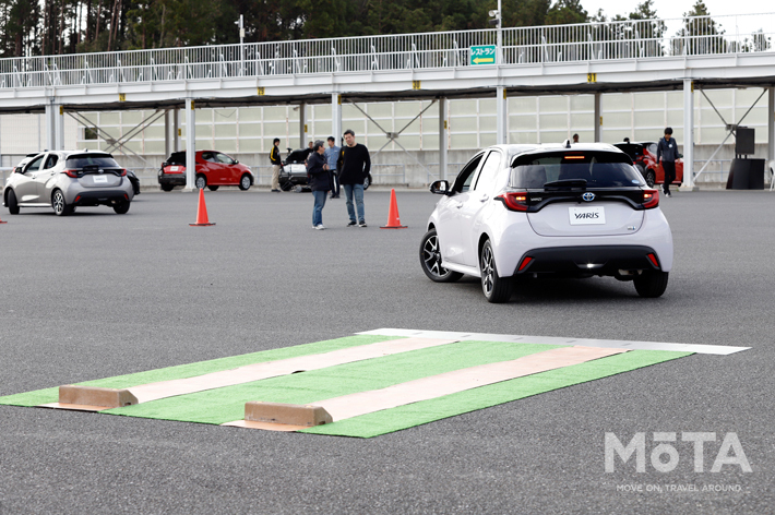 トヨタ 新型ヤリス（プロトタイプ）／高度駐車支援システム Advanced Park