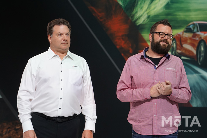 米国トヨタ副社長 エド・ラウケス氏／NBC司会者 ラッドレッジ・ウッド氏