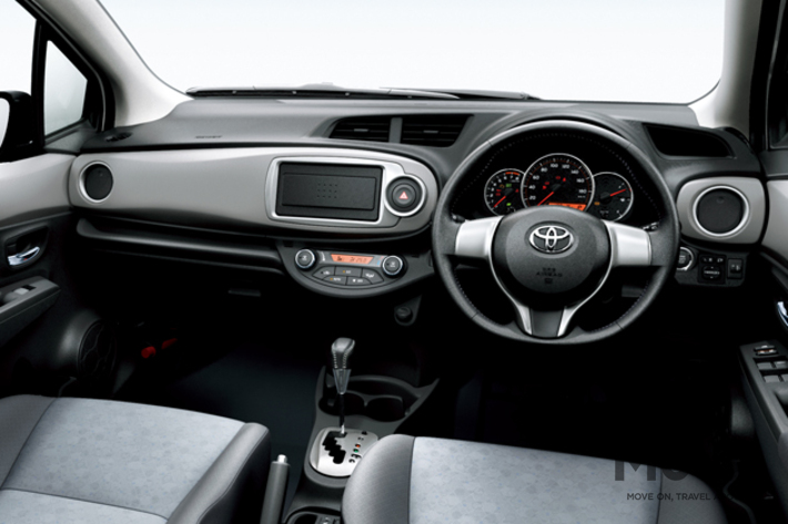 ▲3代目ヴィッツでメーターは運転席の前に