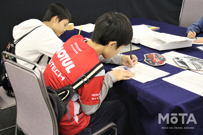 お絵描きコーナーの様子