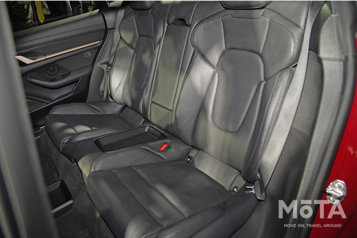 ポルシェ 新型タイカン