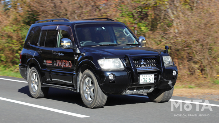 編集部・木村の愛車は2005年式の三菱 パジェロ。他社メーカーの大画面ナビはインパネの改造が必要だが、ストラーダは改造なしで取付可能※