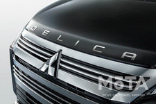 三菱 デリカD:5 URBAN GEAR P Edition エンジンフードエンブレム