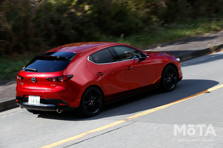 マツダ MAZDA3 FASTBACK X Burgundy Selection／エンジンタイプ：SKYACTIV X 2.0（6MT）