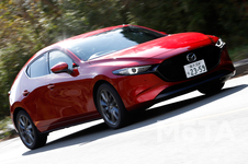 マツダ MAZDA3 FASTBCK XD L Package／エンジンタイプ：SKYACTIV D 1.8