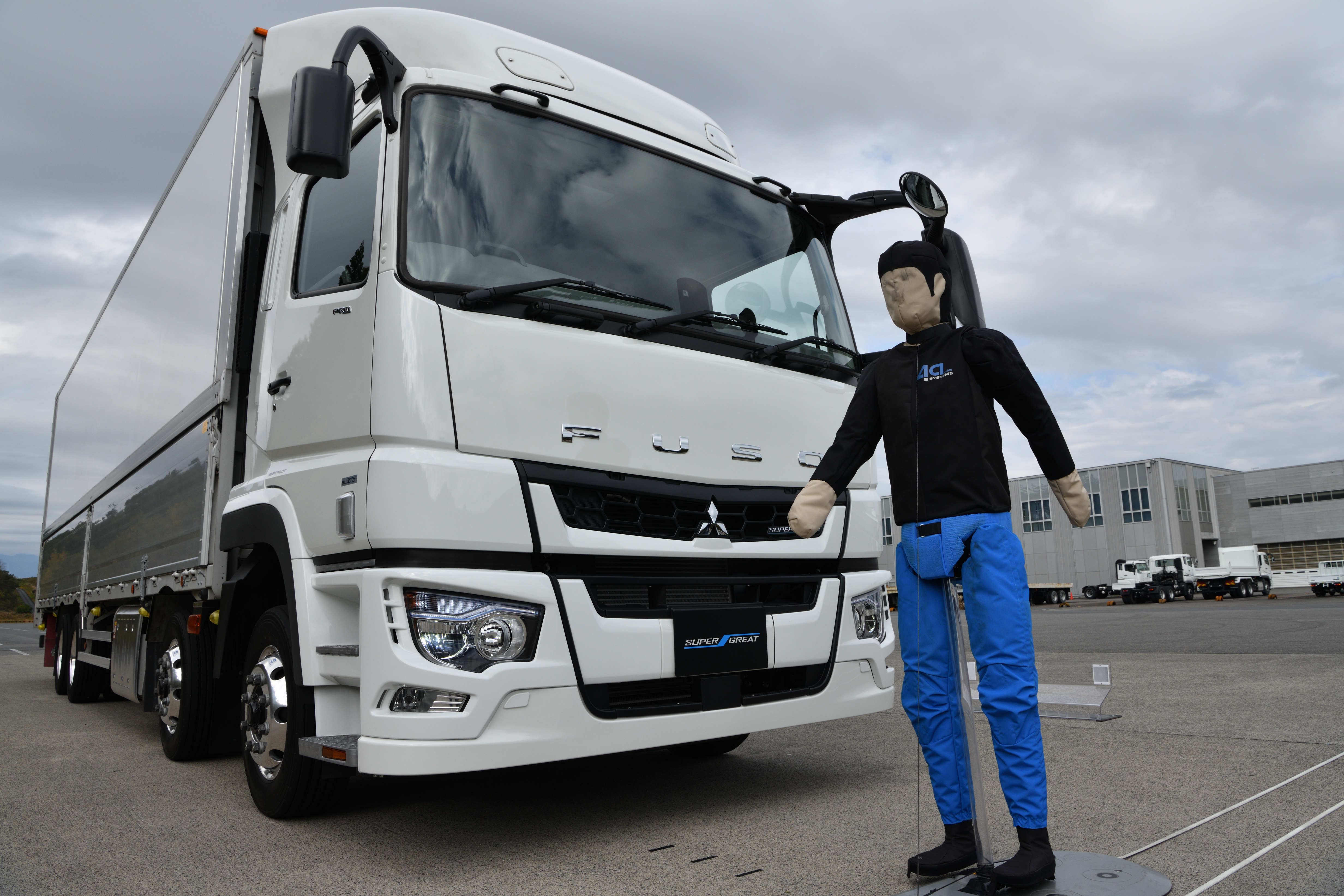 三菱ふそう スーパーグレート試乗 日独米トラックの豪華共演 自動運転レベル2の実力に迫る 1 3 はたらくクルマ Mota
