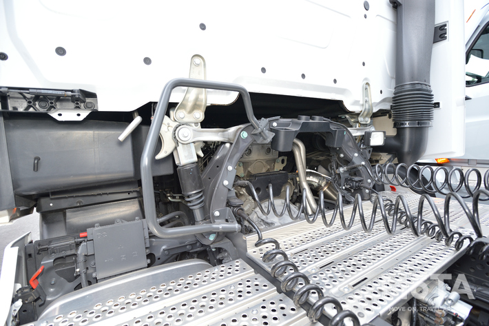 メルセデス・ベンツ 大型トラック「アクトロス」