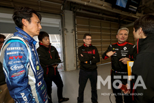 ルノー スポールの開発ドライバー ロラン・ウルゴン氏と谷口 信輝選手