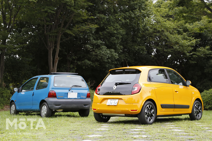 (左)ルノー トゥインゴ イージー キャンバストップ(1996年式)／(右)ルノー 新型トゥインゴ EDC[撮影：島村 栄二]