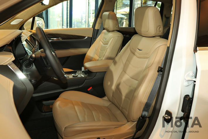 GM 新型キャデラック XT6