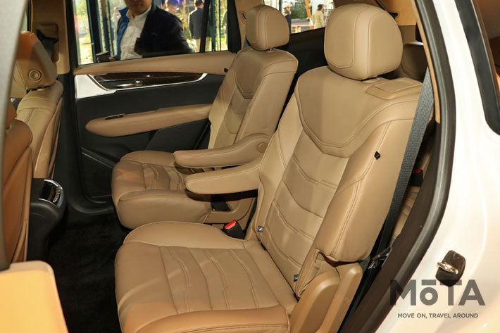 GM 新型キャデラック XT6