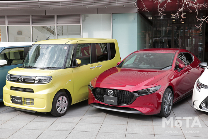 2019-2020 日本カー・オブ・ザ・イヤー 10ベストカーにノミネートされた（左から）ダイハツ タント、マツダ MAZDA3
