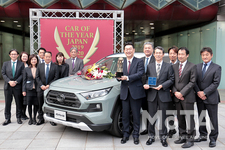2019-2020 日本カー・オブ・ザ・イヤーでイヤーカーに輝いたトヨタ RAV4