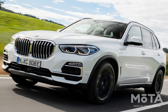BMW 新型 X5にプラグインハイブリッド及びハイパフォーマンスモデルを追加