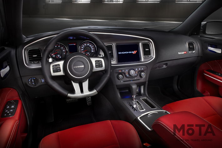 ダッジ チャージャー SRT8