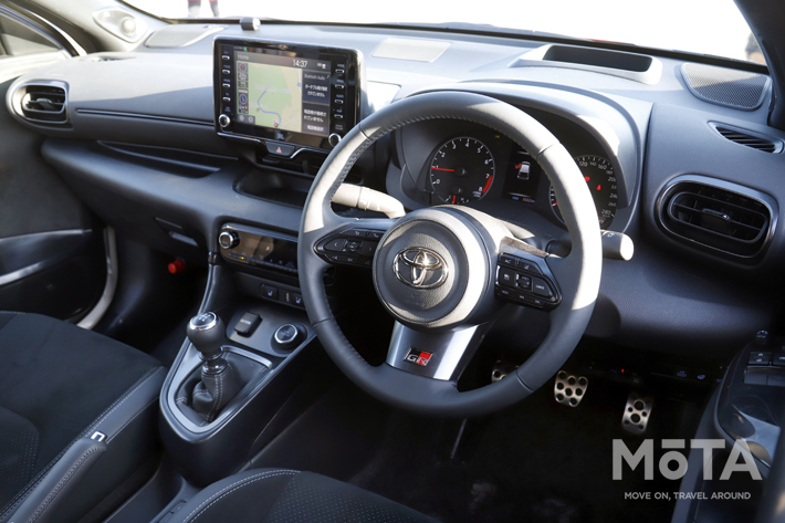 基本設計は変わらないが、シフトの取り付け位置がノーマルモデルよりも底上げされる。そのためシフト操作は格段にしやすくなっている