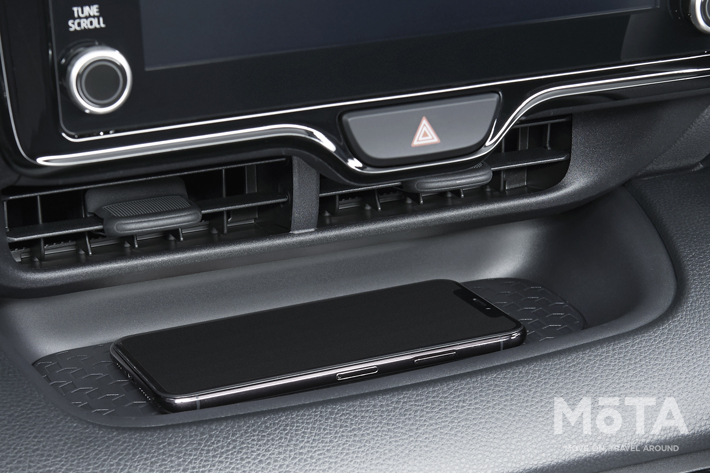 トヨタ 新型ヤリス センターオープントレイ