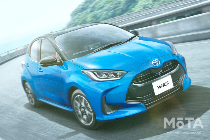 トヨタ 新型ヤリス HYBRID Z（E-Four）ブラック×シアンメタリック