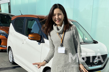 日産 新型デイズと筆者（おおしまりえ）