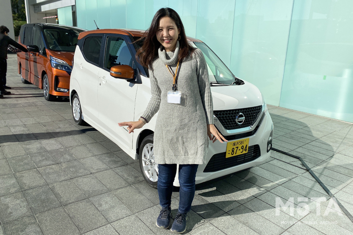 ▲新型デイズと、少し緊張気味の筆者