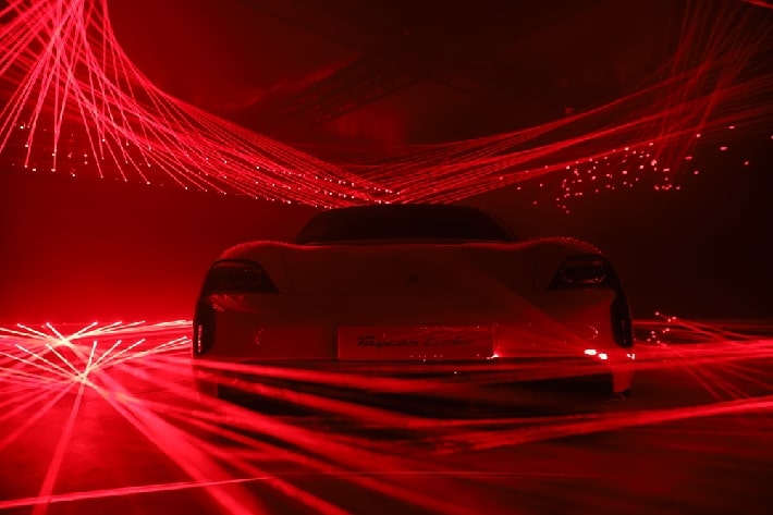 ポルシェ初のev タイカン を4分半で幻想的に体験 Scopes Tokyo イベントレポート 現地レポート 新車 車イベント 21年 Mota ポルシェ初のev タイカン を4分半で幻想的に体験 Scopes Tokyo イベントレポート 現地レポート 新車 車イベント 21年 Mota