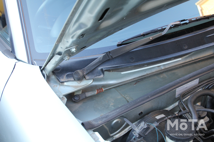 [普段やらないところを念入りに洗車]