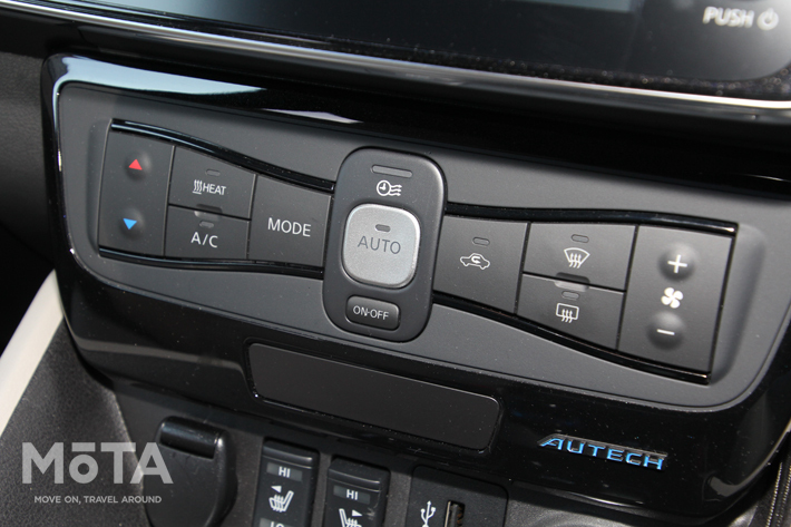 [普段やらないところを念入りに洗車]