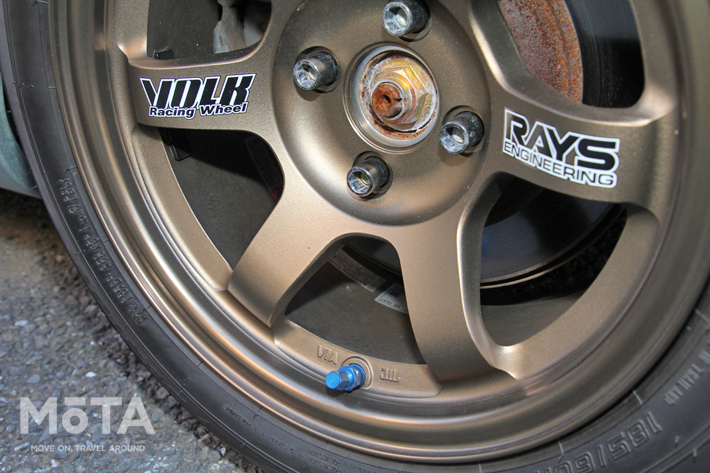 もし車体が汚れていてもタイヤ・ホイールだけきれいにしただけでグンと引き締まって見えるから不思議です