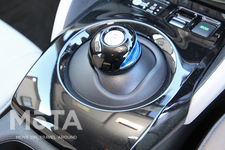 [普段やらないところを念入りに洗車]