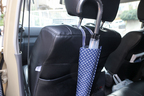 セリア　車内を濡らさない傘ホルダー(100円+税)【アラサー女子が選ぶ「100均(100円ショップ)カー用品・オブ・THE・イヤー2019-2020」】