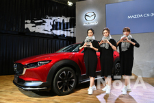 マツダブース、コンパニオンたち