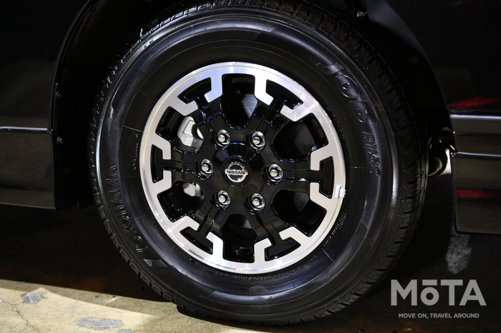 AUTECHブース NV350キャラバン プレミアムGX アーバンクロム