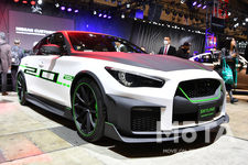新型スカイラインがチャラいカラーリングで登場！？ 【東京