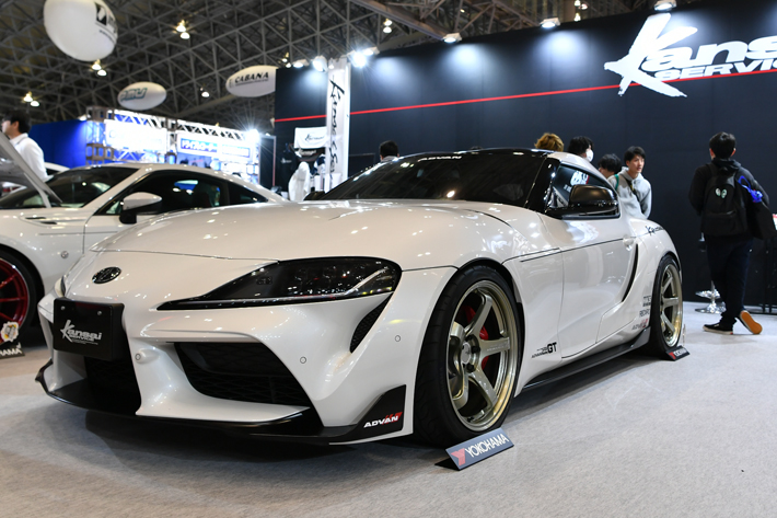 カスタムの老舗 Kansaiサービスのスープラ R34 Gt Rのカスタムが映える 東京オートサロン 東京オートサロン Mota