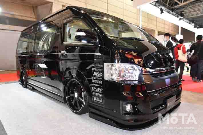 レガンスの自社パーツを装着したデモカーとファインテックツアラーをベースにしたコンプリートカーを展示 東京オートサロン 東京オートサロン Mota