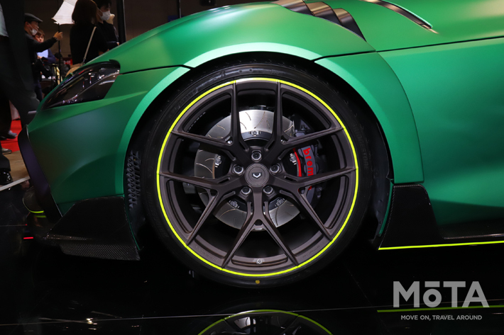 ブレンボ製のブレーキと鍛造ホイールで足もとを強化