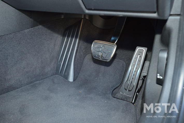 BMW 新型3シリーズ “M340i xDrive”(直6 3リッターガソリンターボエンジン搭載)