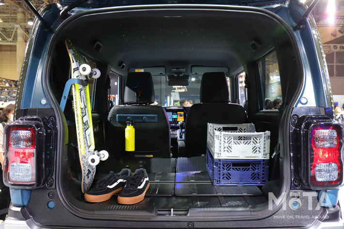 ルームには無数のLEDが埋め込まれ、プラネタリウムのように光る演出も