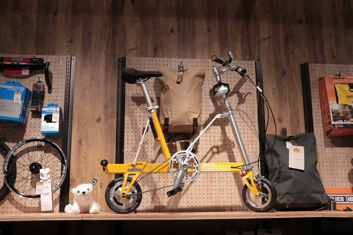 キックボードぐらいタイヤの小さい自転車・・・!リアのスプロケットは極小!