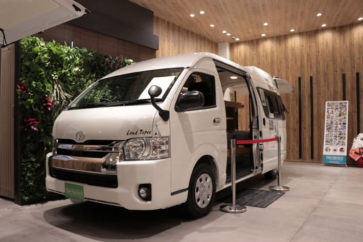 新色追加！訳有り！ハイエース後席用テーブル lot50 車中泊 新色追加！訳有り！ハイエース後席用テーブル lot50 車中泊