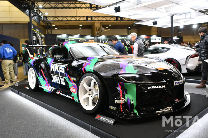 HKSブースではターゲットの異なる3台のGRスープラを展示！|東京オート