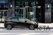 ホンダ 新型フィット e:HEV LUXE(FF)