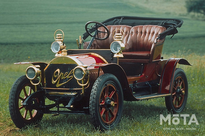 医者のためのクルマという名称で1909年にデビュー