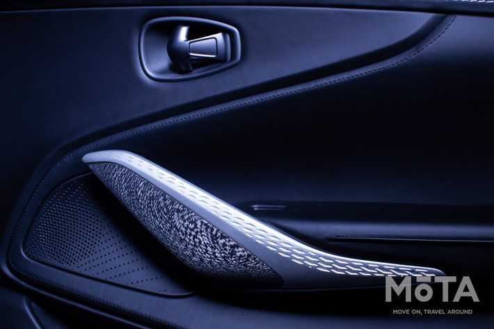 アストンマーティン DBX