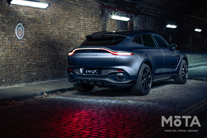 アストンマーティン DBX