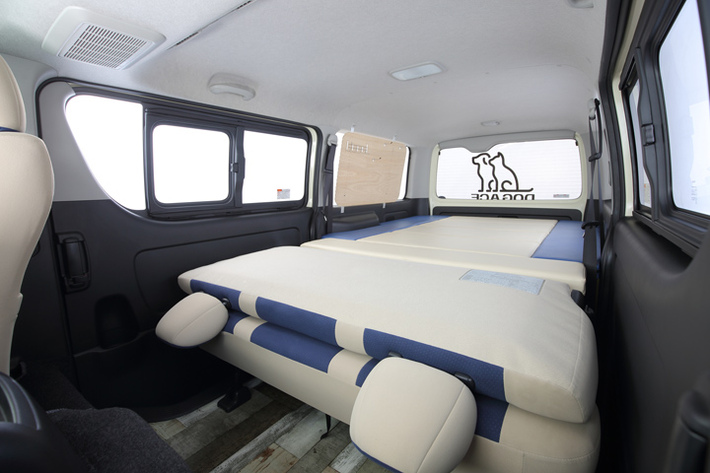 愛犬家必見 ペットと一緒の車中泊やアウトドアを超快適にするハイエース Dog Ace ドッグエース ダイレクトカーズ Vol 6 車 のカスタムパーツ カー用品 Mota