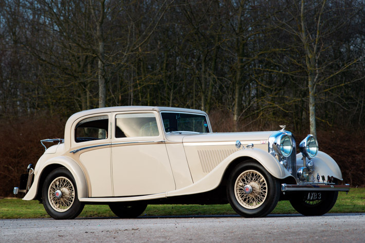 悪魔がベントレーで世界を救う グッド オーメンズ ドラマ映画に登場するクルマたち 特別企画 Mota