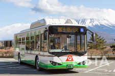 富士急バスが運行する電気のバス
