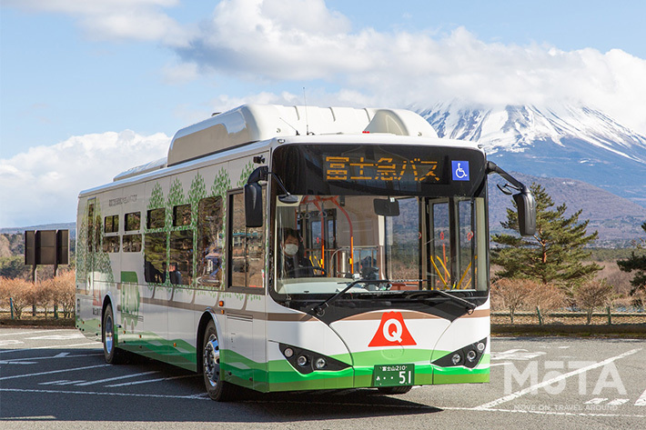 富士急バスが運行する電気のバス